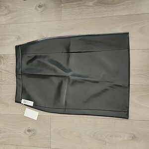 Elegant Black Pencil Skirt